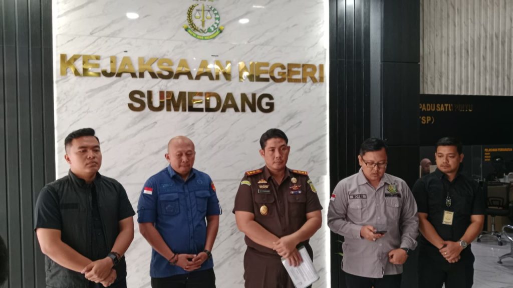 Korupsi Pajak Tambang BUMD Jabar: Dua Direktur PT Jasa Sarana Ditahan